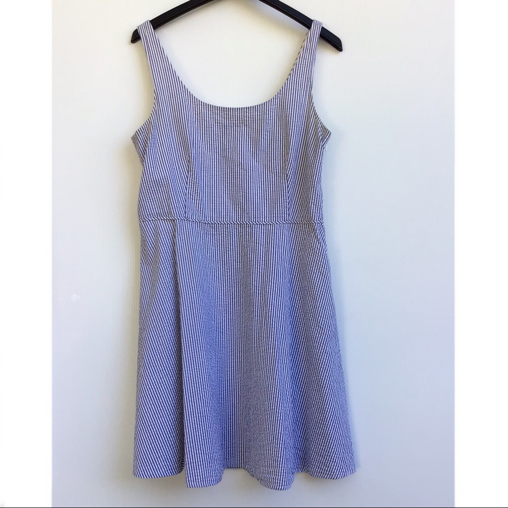 Uniqlo Sleeveless Circular Dress Round Neckline striped pattern Size L.